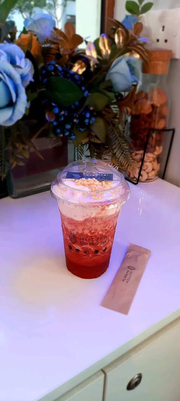 粉紅莓好堅果奶蓋茶