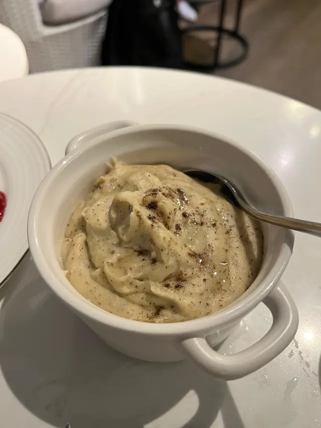 上菜開蓋嗰下已經聞到好香黑松露味，試埋口感好creamy