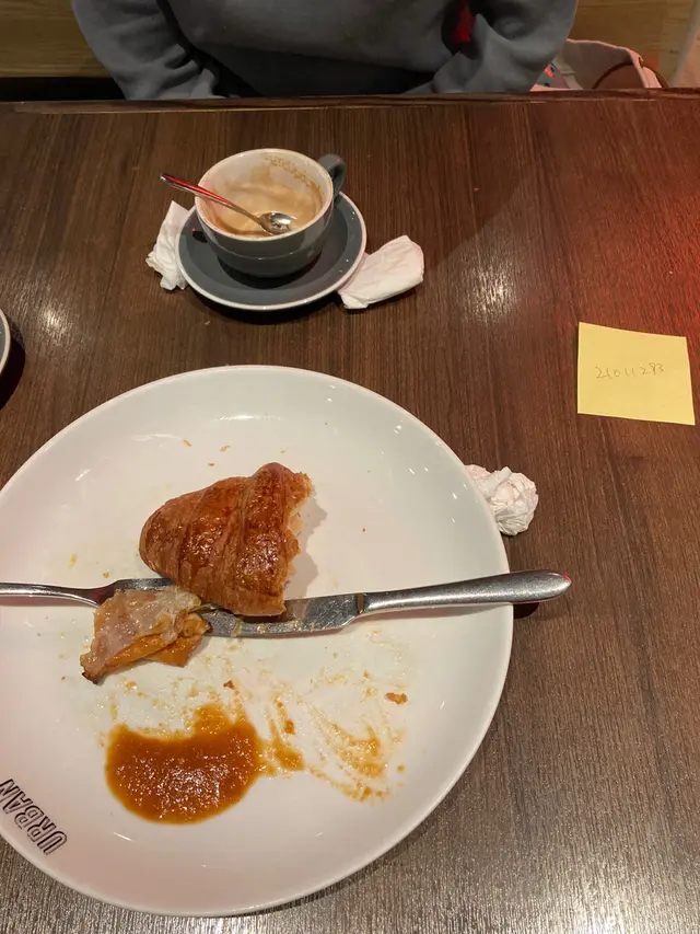 牛角包既硬亦凍