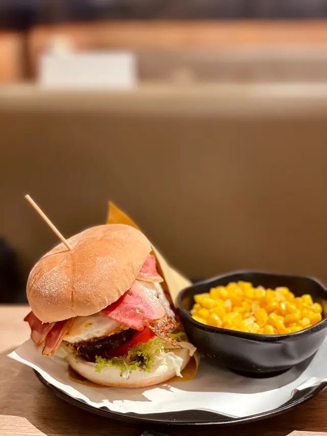 英式煙肉阿波尾雞蛋和牛漢堡