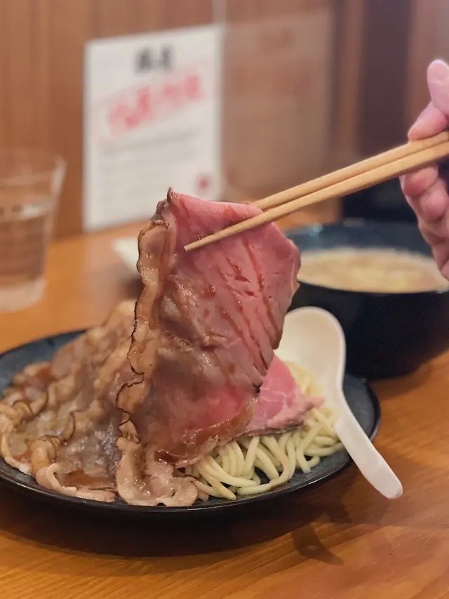 黑松露慢煮安格斯牛沾麵