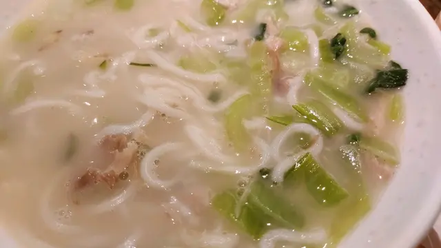 嫩雞煨麵
