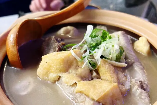 已經第二次食,吸引我的是湯底,濃郁的味道