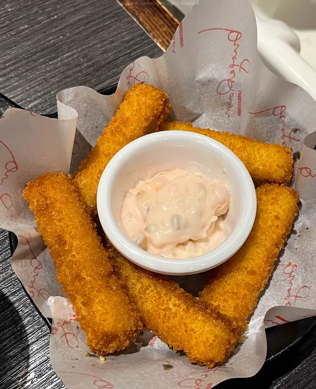 鱈魚手指配他他醬