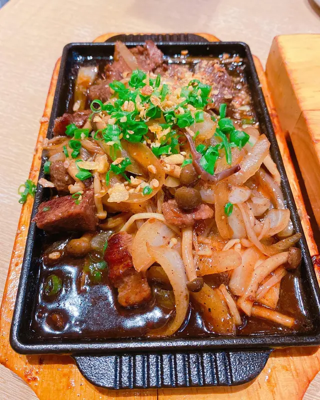 鐵板炒霜降一口牛🧆