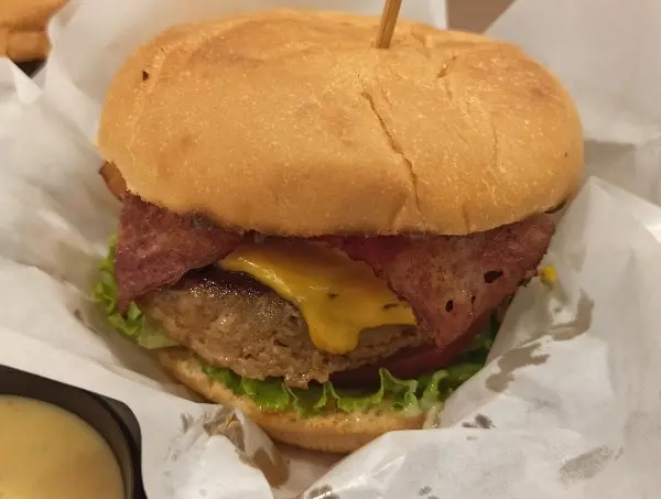 香辣煙肉磨菇芝士牛堡