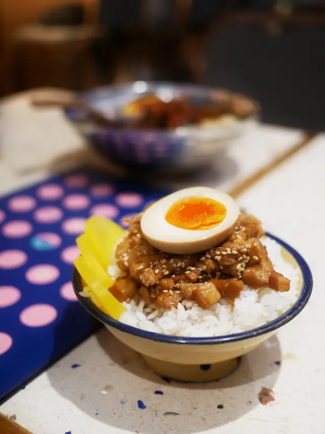 溏心蛋滷肉飯