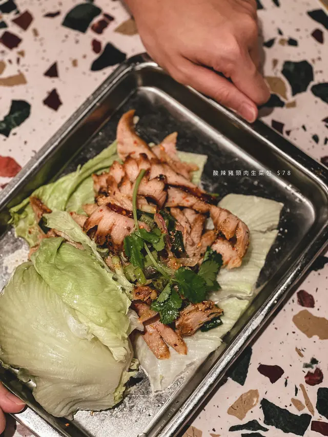 酸辣豬頸肉生菜包