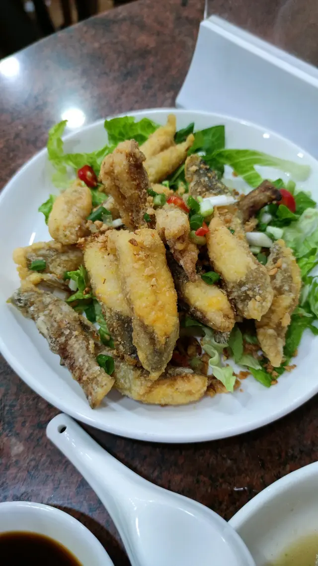 外層炸得香脆,裡面魚肉軟嫩,調味剛好