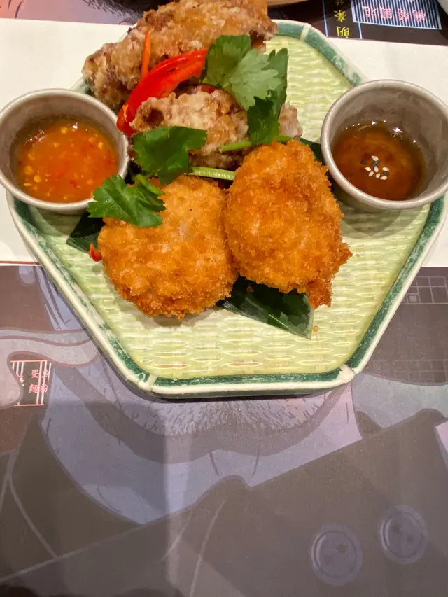 扎扎跳手打蝦餅及冬蔭功單骨雞翼