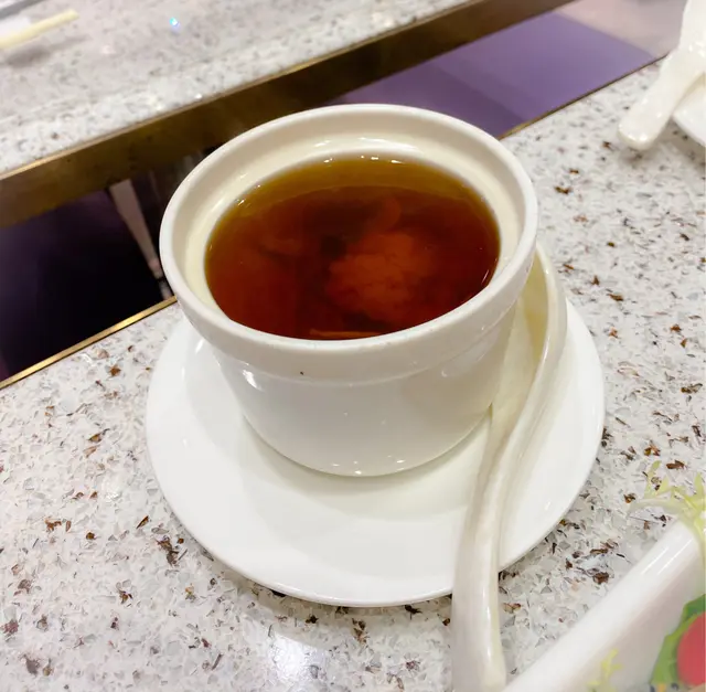 茶樹菇竹笙黃耳百合雪蓮子燉湯