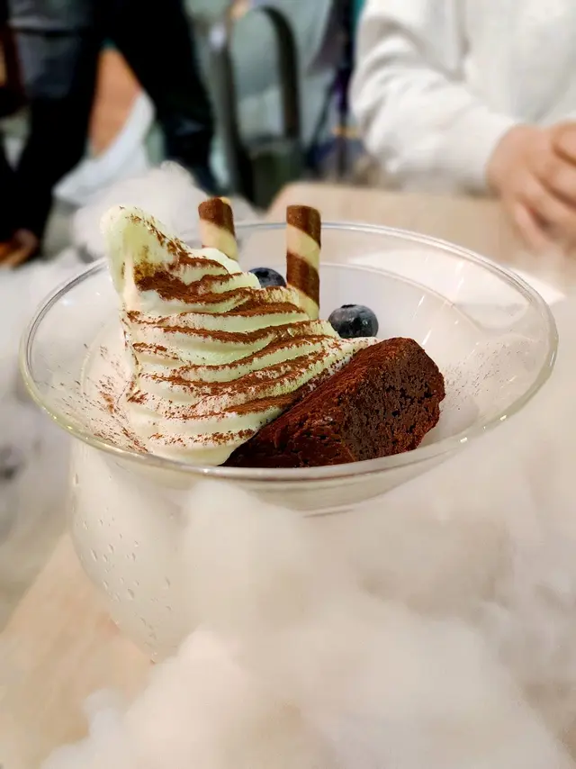 冰鎮朱古力蛋糕新地