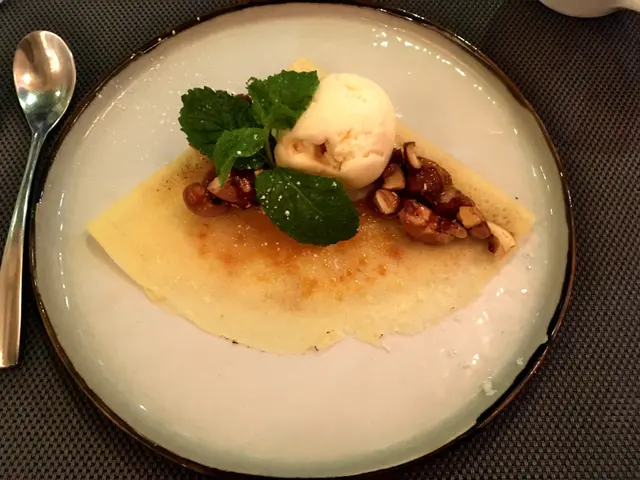 燒焦糖班戟配蜜糖脆脆雪糕