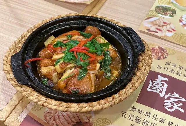 香葱煲仔豉油雞