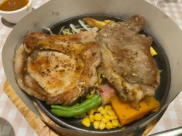 鐵板薄西冷拼豬扒