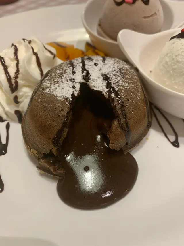 外層鬆軟,內裏濕潤,朱古力味香濃