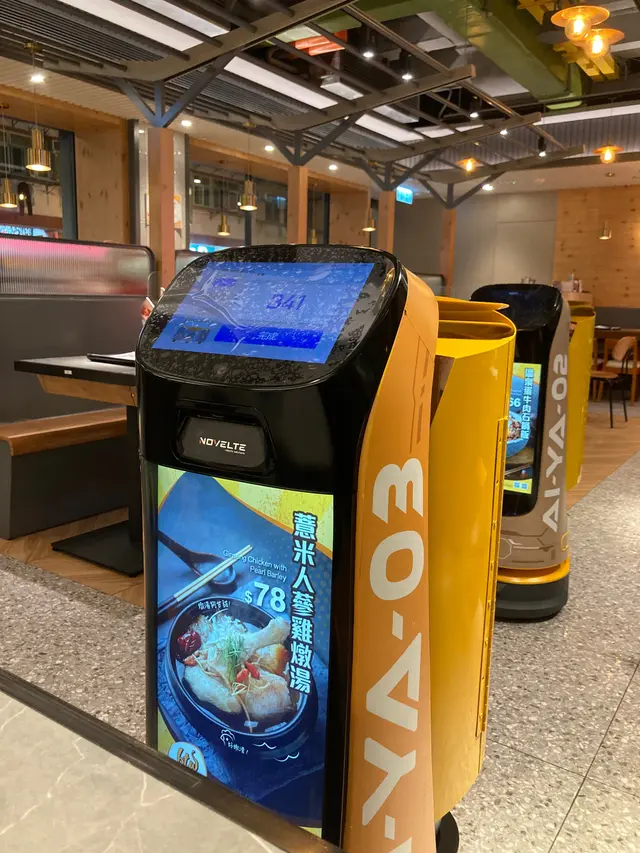 蔘雞湯真係有韓國既感覺，藥味濃，雞肉都好好食！真心推介