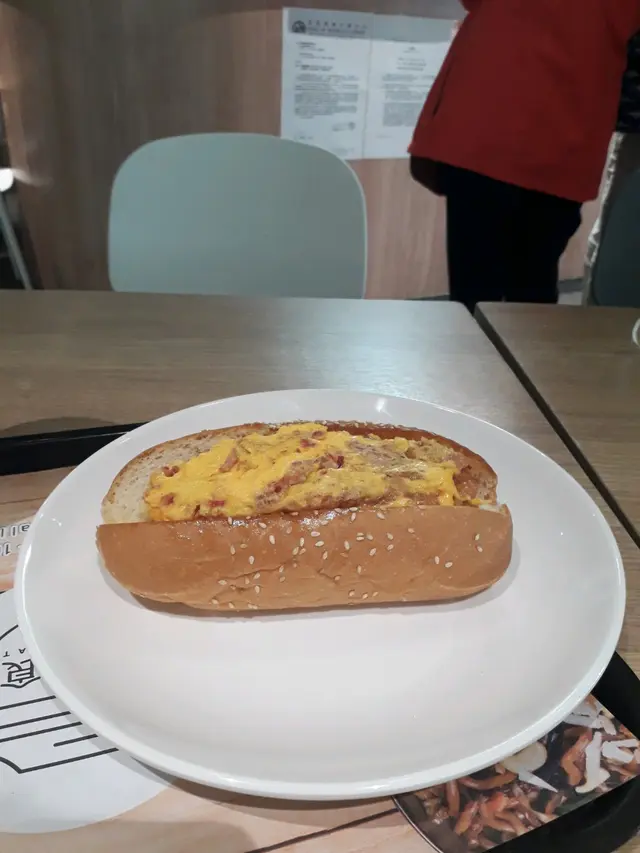鹹牛肉炒蛋潛艇
