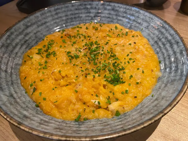 Crab  Fat  Mashed  Patato  Bowl