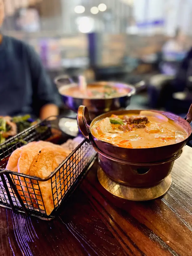 黃咖喱牛腩加酥餅