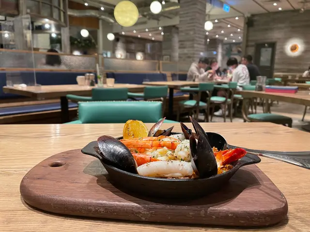 西班牙海鮮炒米粒麵