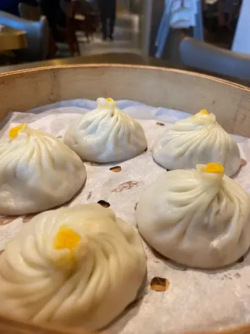 蟹粉小笼包