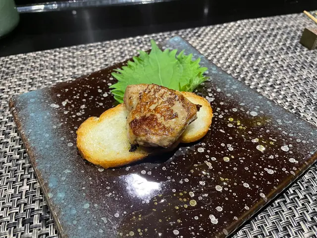 口感油膩、表層不算香脆。焦糖汁怪怪。