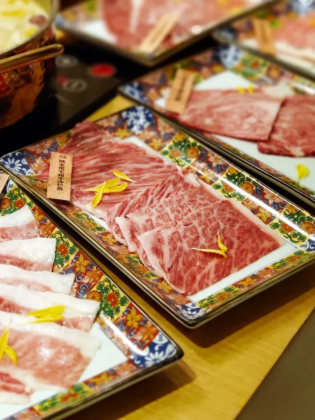 A 5 熊 本 黑 毛 和 牛 