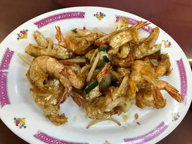 走油走得好鬆脆，咀嚼啲蝦殼蝦腳非常美味，蝦肉鮮甜，味道適中唔會太鹹