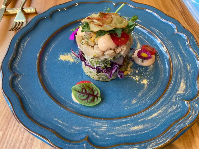 Sans Crab salad, baby potato with cocktail sauce - 素菜蟹肉沙律