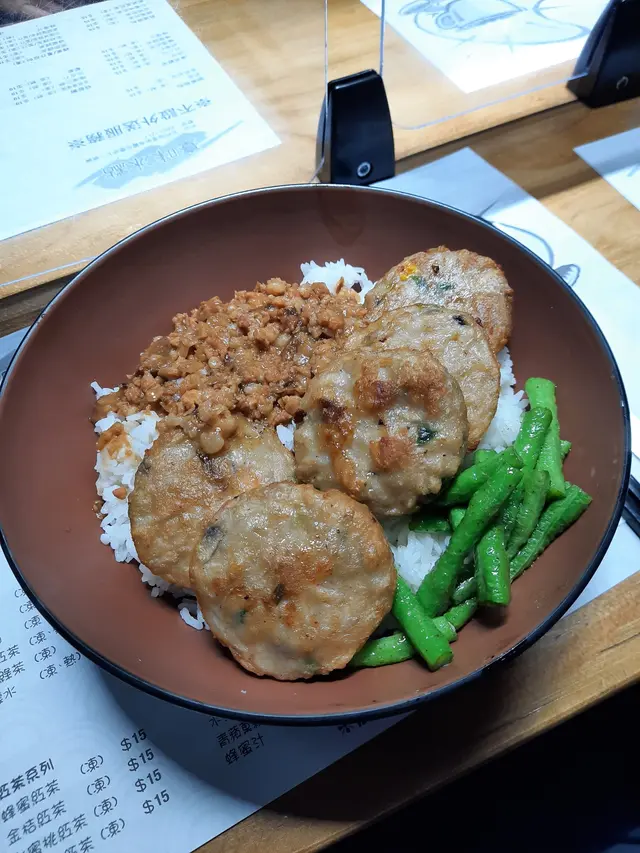蓮藕餅肉燥飯