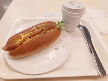 烟肉碎蛋沙律牛油软包