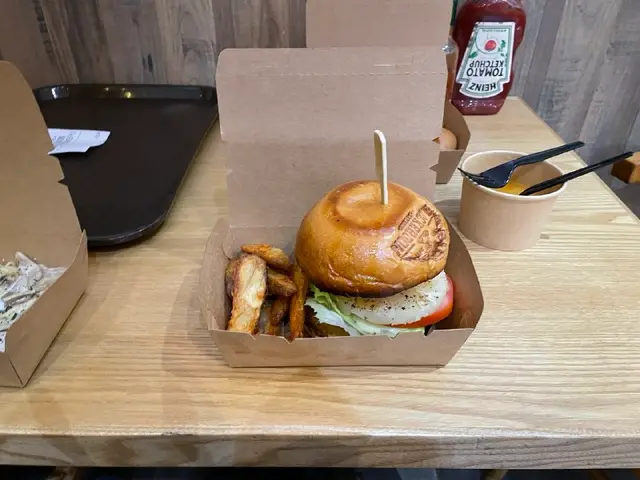 冰島鮮蝦菠蘿漢堡