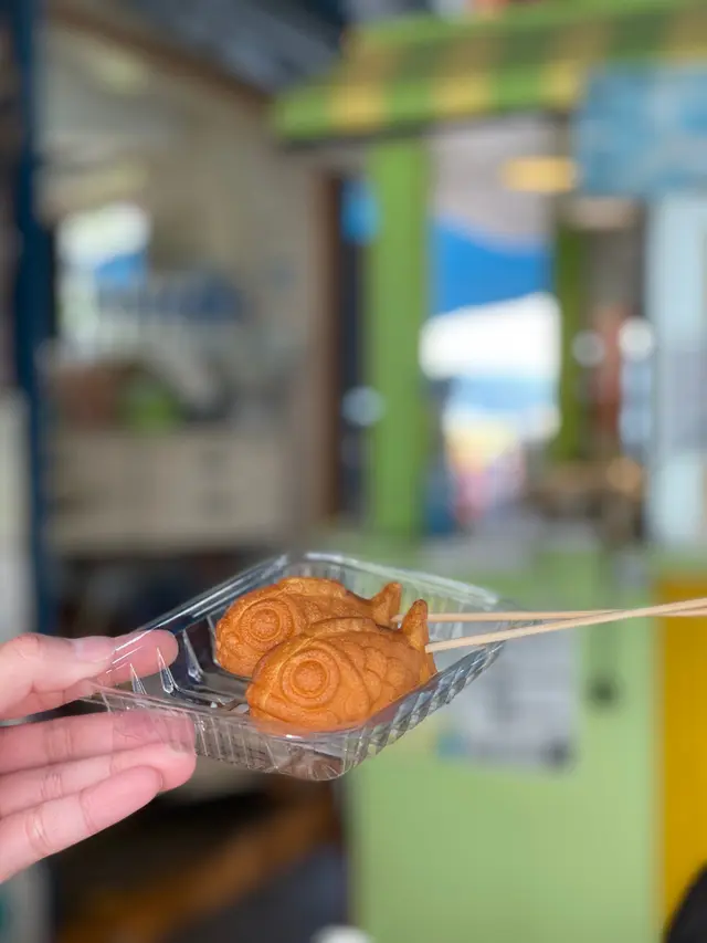 老闆好好人呀!因為諗緊要凍定熱嘅魚仔燒好😂老闆比我 各一半凍熱🤣另外仲有唔同小食 魚蛋燒賣咖啡都有! 下次一定要再來!