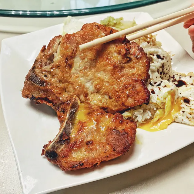 秘製醬汁厚豬扒飯