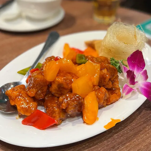 菠蘿拔絲咕嚕肉