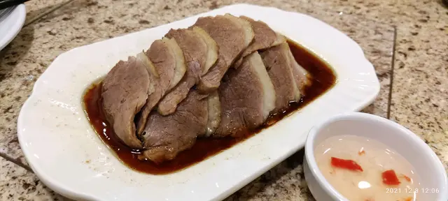 鵝肉幾鞋同無鵝肉味。滷水鵝同豆腐都吾入味。