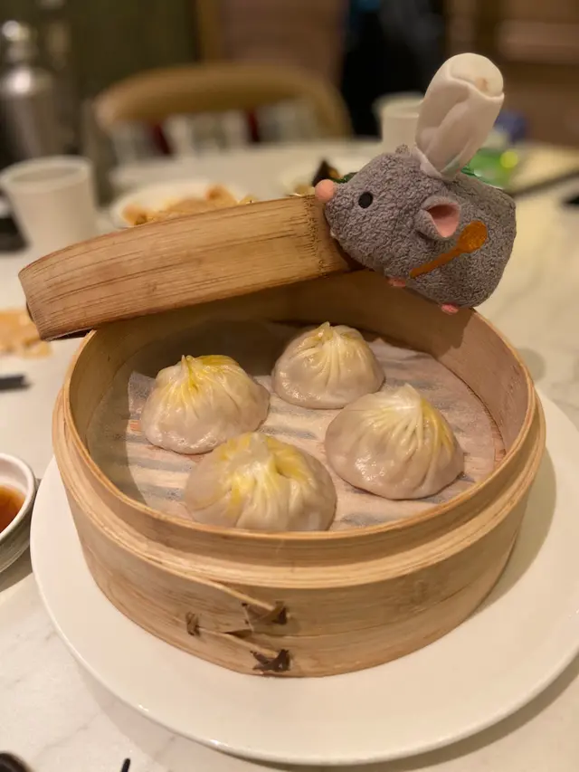 優秀蟹粉小籠包!