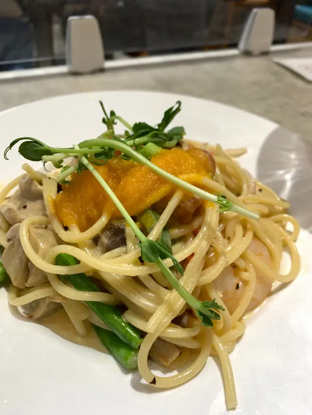 黃金咸蛋醬露筍大蝦忌廉意大利粉