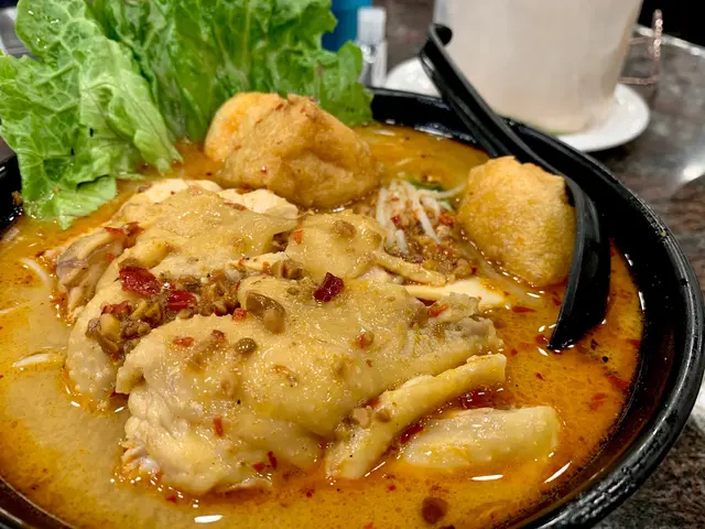 海南雞喇沙米線