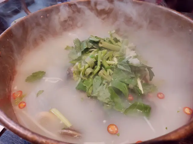 蒜香特式卜卜蜆濃湯鍋