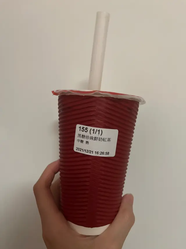 之前黑糖珍珠鮮奶就飲得多,第一次飲你圓圓的黑糖珍珠鮮奶紅茶,紅茶濃郁,味道唔錯,不過店舖得一個店員,好忙😅😅等一杯嘢飲等咗15分鐘😥