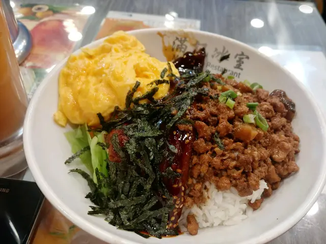 鰻魚滷肉炒蛋飯