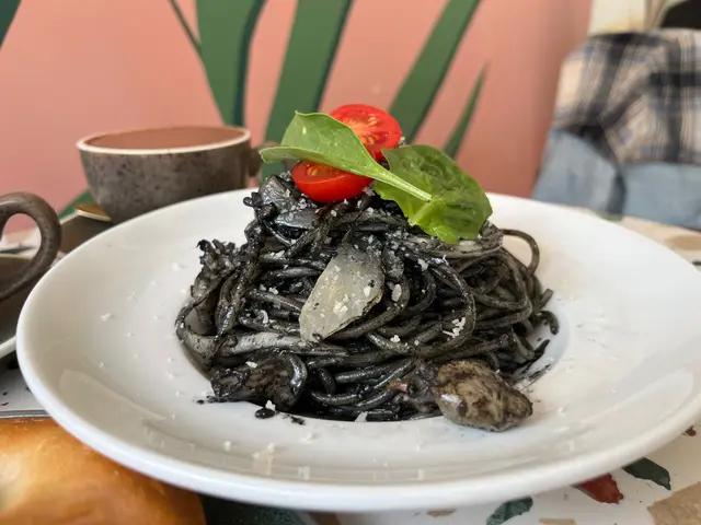 墨汁香蒜墨魚意粉