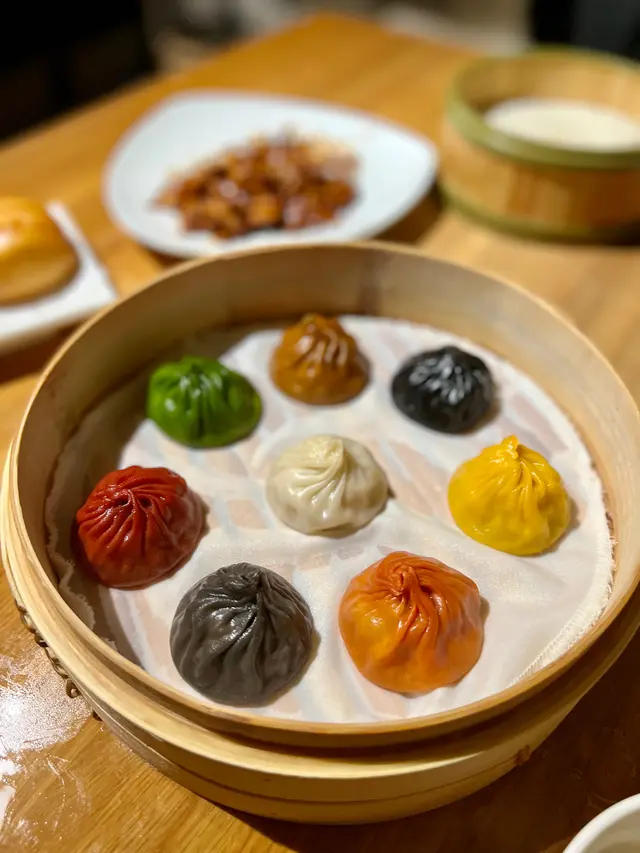 八色小籠包 