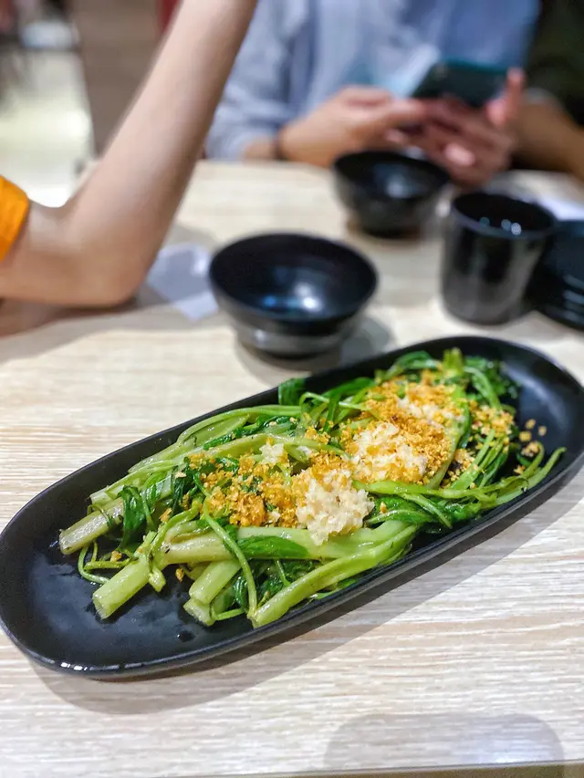 通菜燒過嚟,但唔會太乾身,食起嚟有汁,而且會有燒過嘅香味,但唔會有燶味,