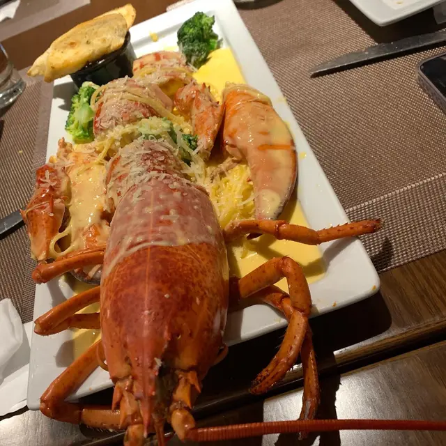 葡式莫內芝士醬炒龍蝦