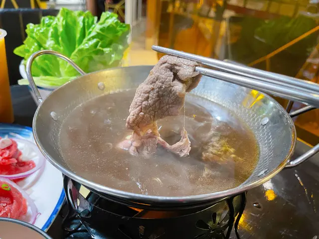 特色北越牛肉酸鍋