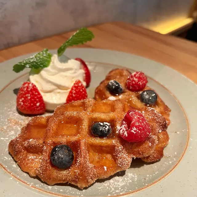 韓式雜莓牛角包窩夫 