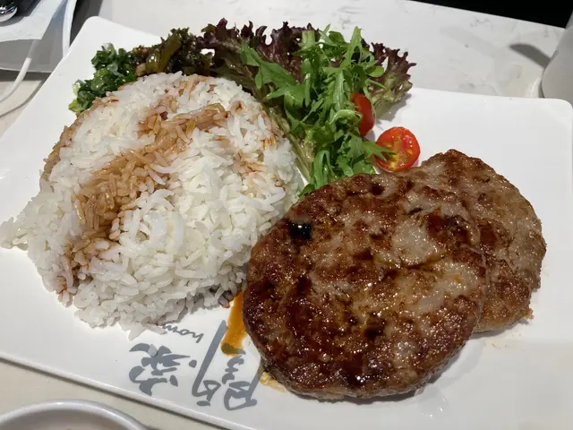 手剁鹹魚煎肉餅飯